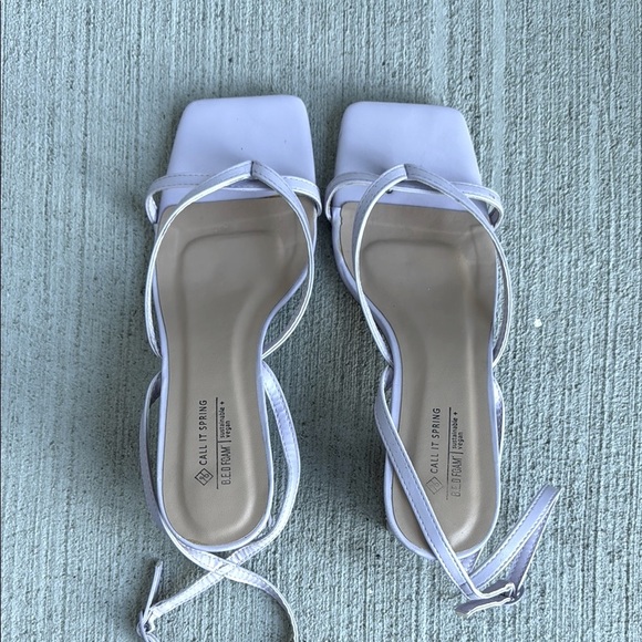 Call It Spring Kianna Block Heel Sandal - Picture 4 of 10